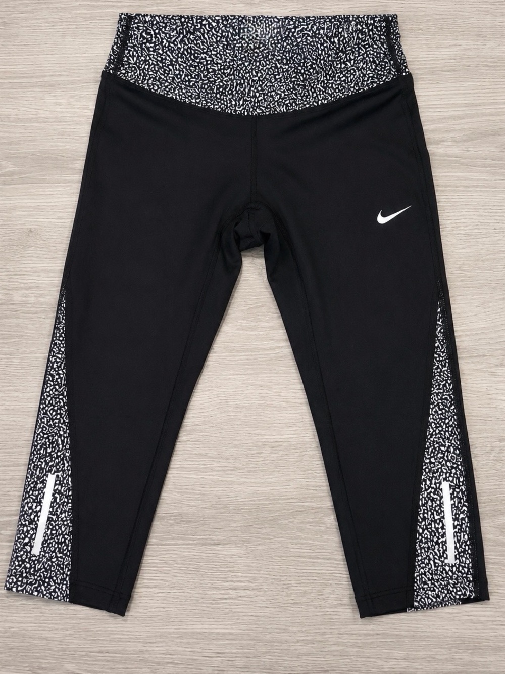 Nike Dri-FIT Cropped Running Leggings XS Black Gray Zip Pocket - Picture 3 of 8
